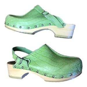 Sanita Green Crocodile Texture Clogs
